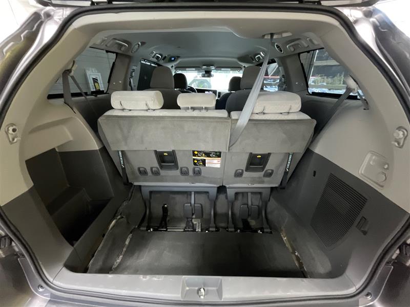 2018 TOYOTA SIENNA LE