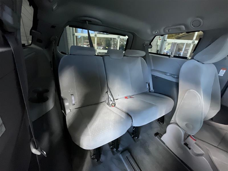 2018 TOYOTA SIENNA LE