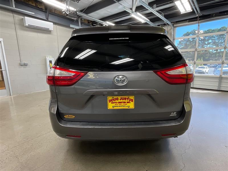 2018 TOYOTA SIENNA LE