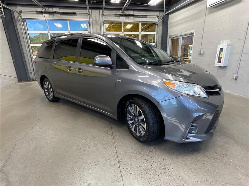 2018 TOYOTA SIENNA LE