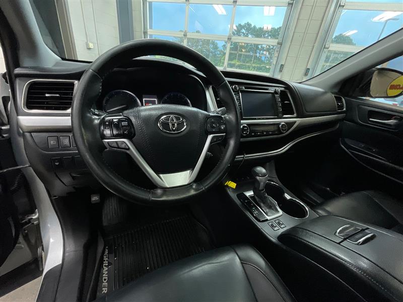 2019 TOYOTA HIGHLANDER XLE