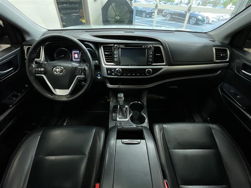 2019 TOYOTA HIGHLANDER XLE