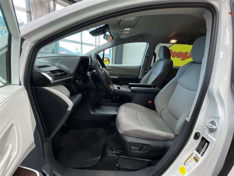 2023 TOYOTA SIENNA LE