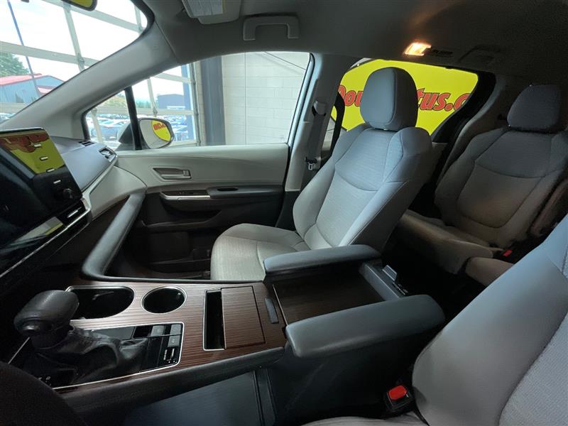 2023 TOYOTA SIENNA LE