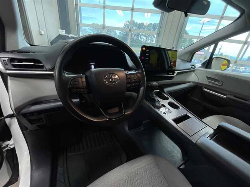 2023 TOYOTA SIENNA LE