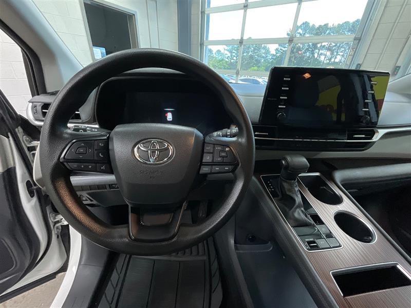 2023 TOYOTA SIENNA LE
