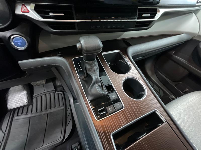 2023 TOYOTA SIENNA LE