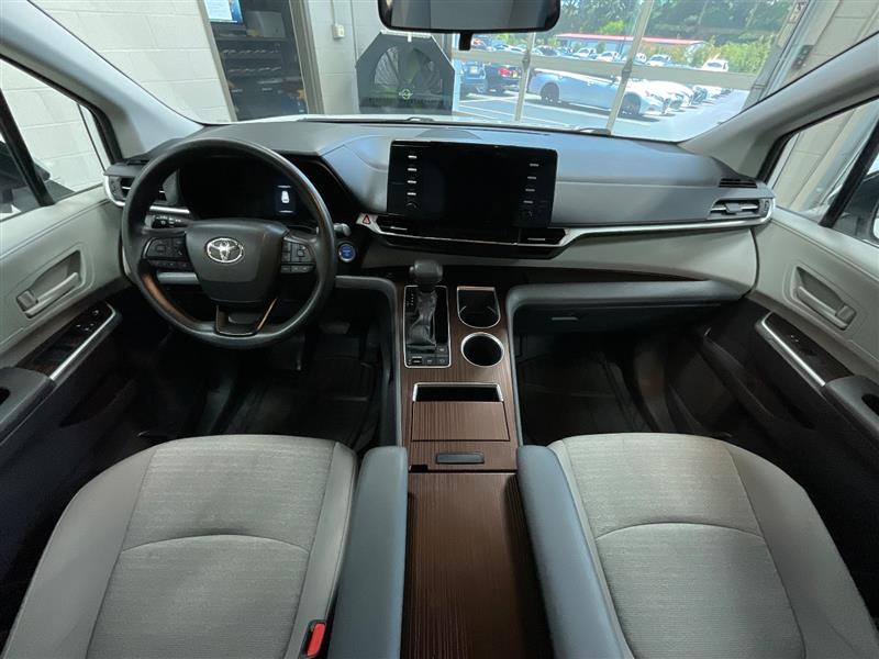 2023 TOYOTA SIENNA LE