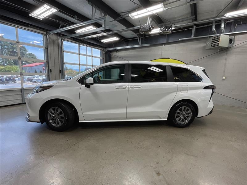 2023 TOYOTA SIENNA LE