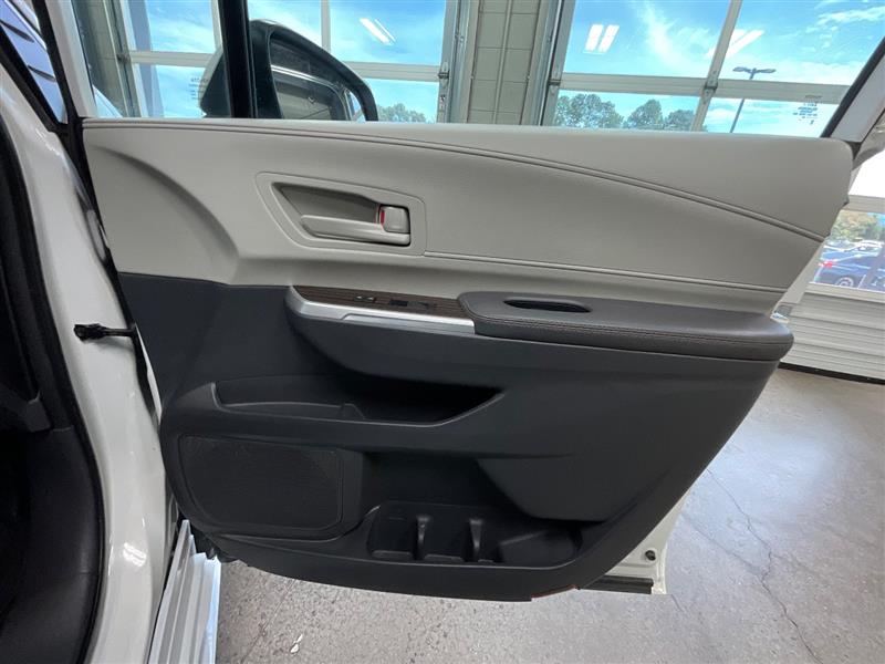 2023 TOYOTA SIENNA LE
