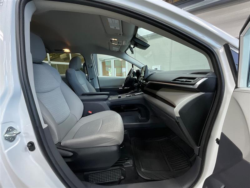 2023 TOYOTA SIENNA LE