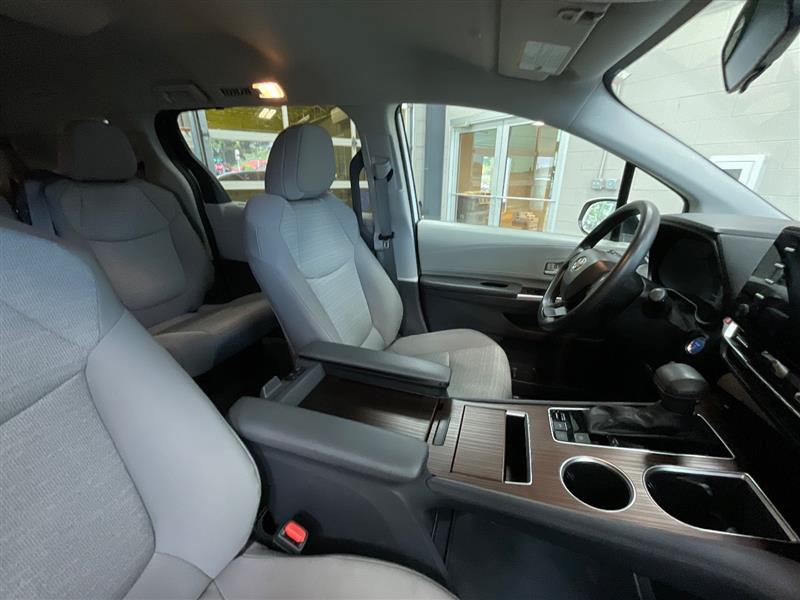 2023 TOYOTA SIENNA LE