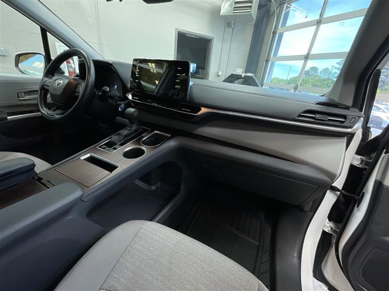 2023 TOYOTA SIENNA LE