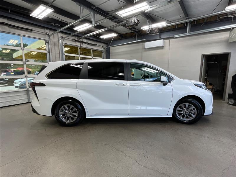 2023 TOYOTA SIENNA LE