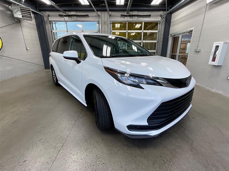 2023 TOYOTA SIENNA LE