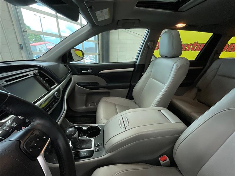 2019 TOYOTA HIGHLANDER XLE