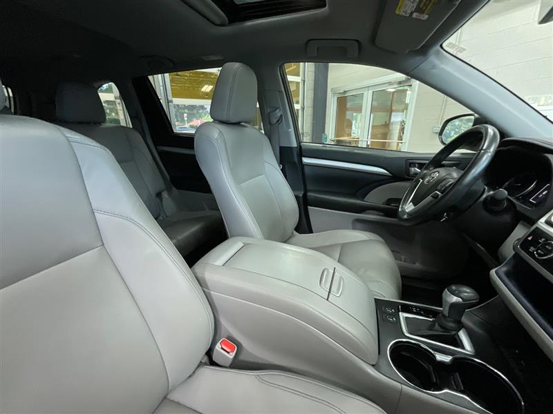2019 TOYOTA HIGHLANDER XLE