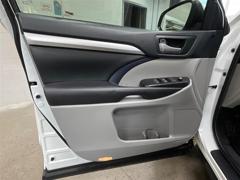 2019 TOYOTA HIGHLANDER XLE
