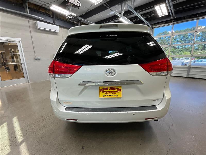 2011 TOYOTA SIENNA LIMITED