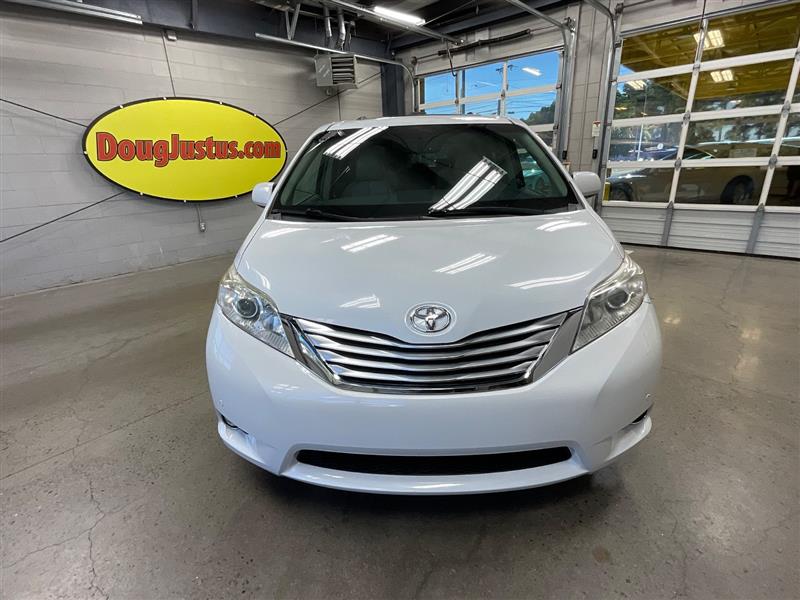 2011 TOYOTA SIENNA LIMITED