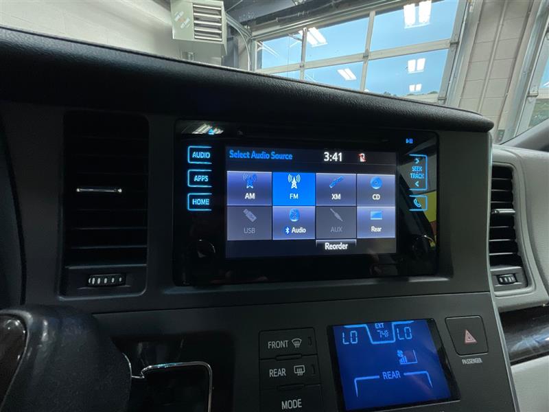 2017 TOYOTA SIENNA XLE