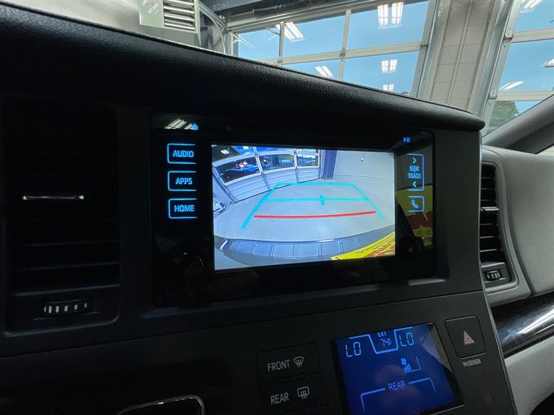 2017 TOYOTA SIENNA XLE