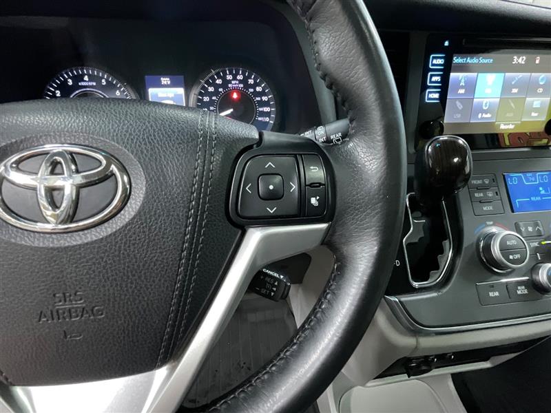 2017 TOYOTA SIENNA XLE