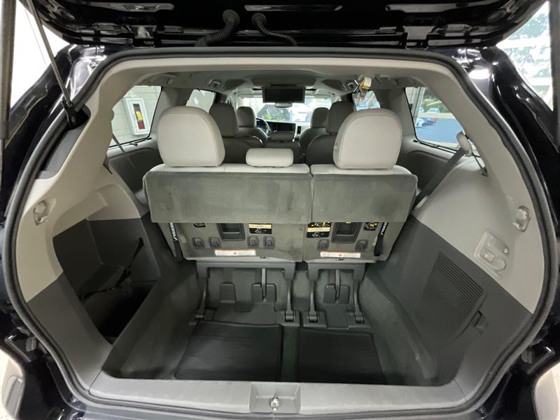 2017 TOYOTA SIENNA XLE