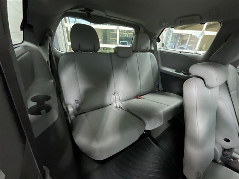 2017 TOYOTA SIENNA XLE