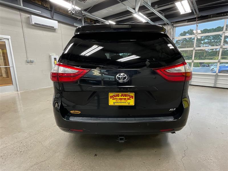 2017 TOYOTA SIENNA XLE