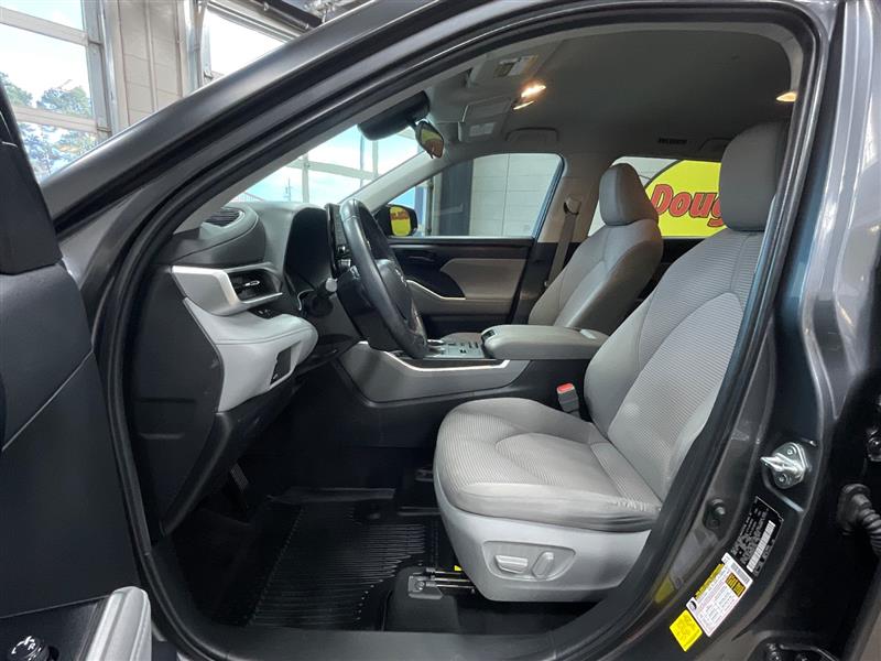 2022 TOYOTA HIGHLANDER HYBRID LE