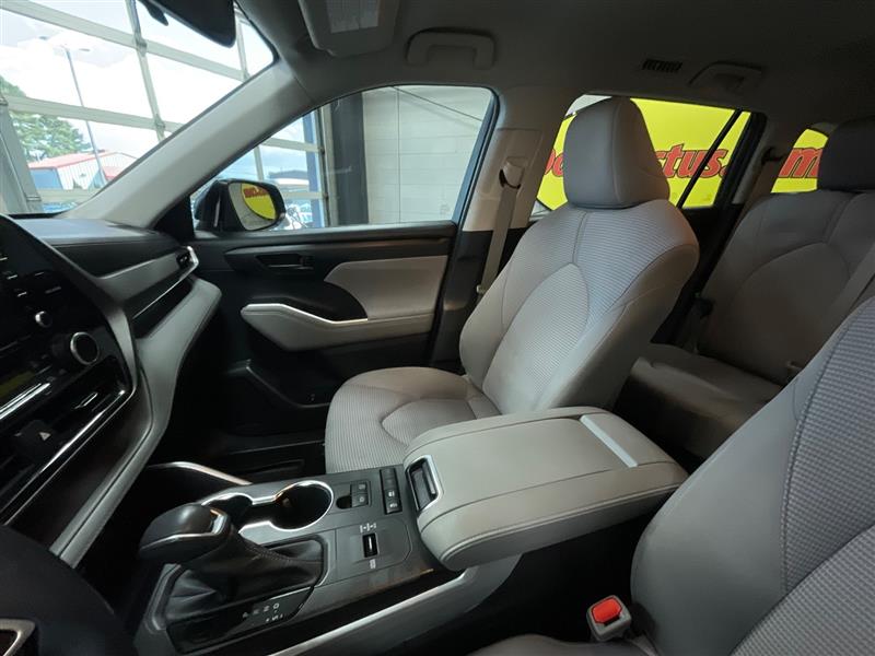 2022 TOYOTA HIGHLANDER HYBRID LE