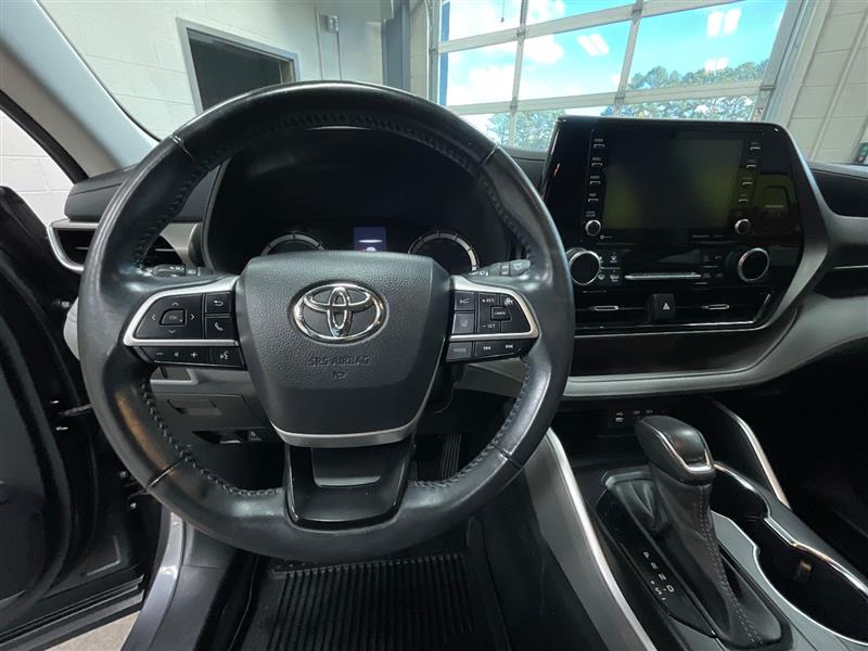 2022 TOYOTA HIGHLANDER HYBRID LE