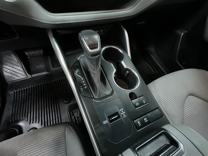 2022 TOYOTA HIGHLANDER HYBRID LE