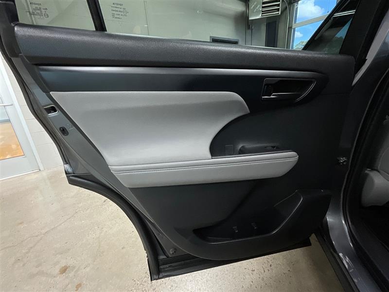 2022 TOYOTA HIGHLANDER HYBRID LE