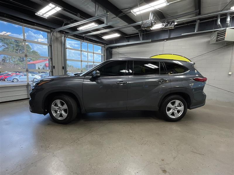 2022 TOYOTA HIGHLANDER HYBRID LE