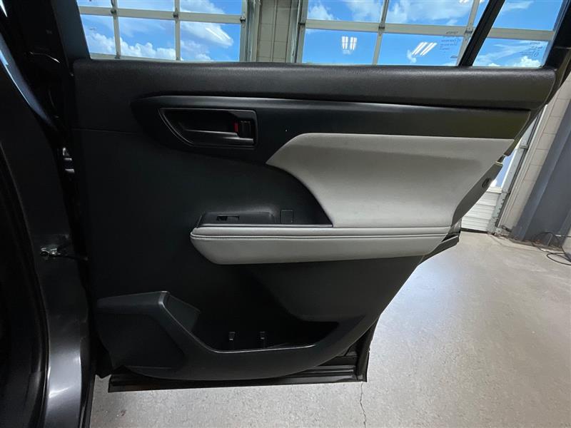 2022 TOYOTA HIGHLANDER HYBRID LE