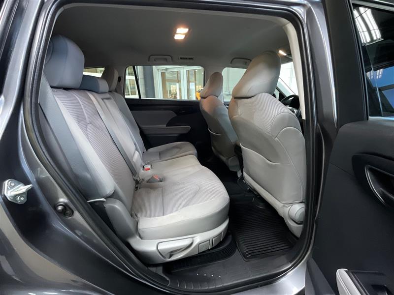 2022 TOYOTA HIGHLANDER HYBRID LE