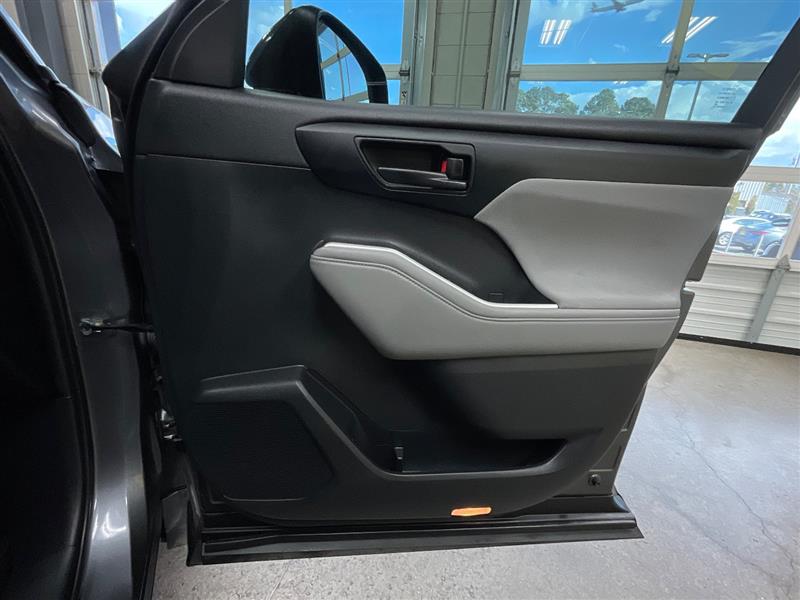 2022 TOYOTA HIGHLANDER HYBRID LE