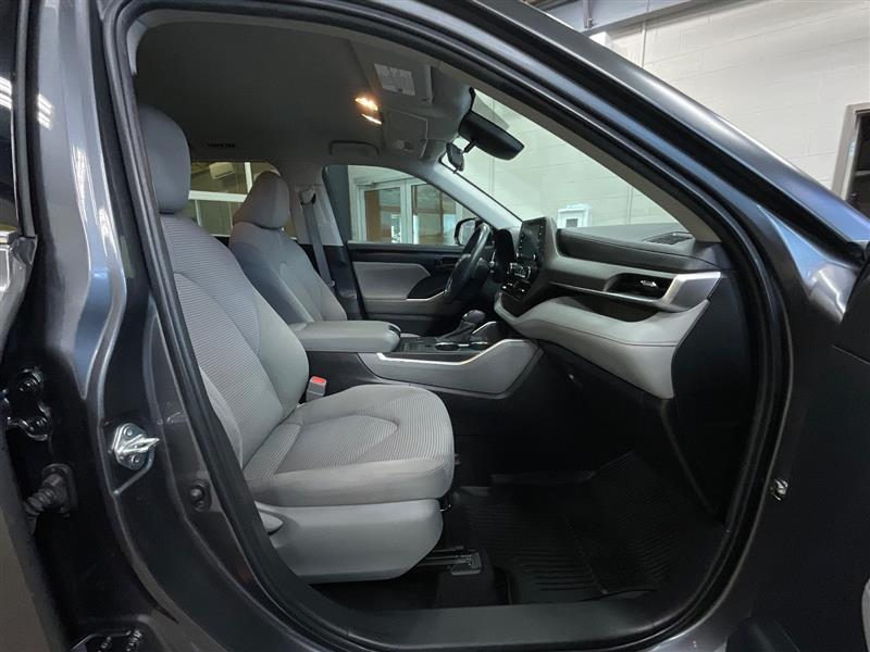 2022 TOYOTA HIGHLANDER HYBRID LE