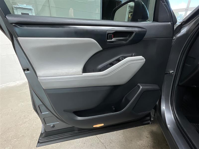 2022 TOYOTA HIGHLANDER HYBRID LE