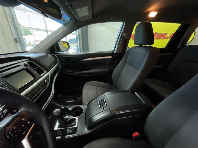 2018 TOYOTA HIGHLANDER LE