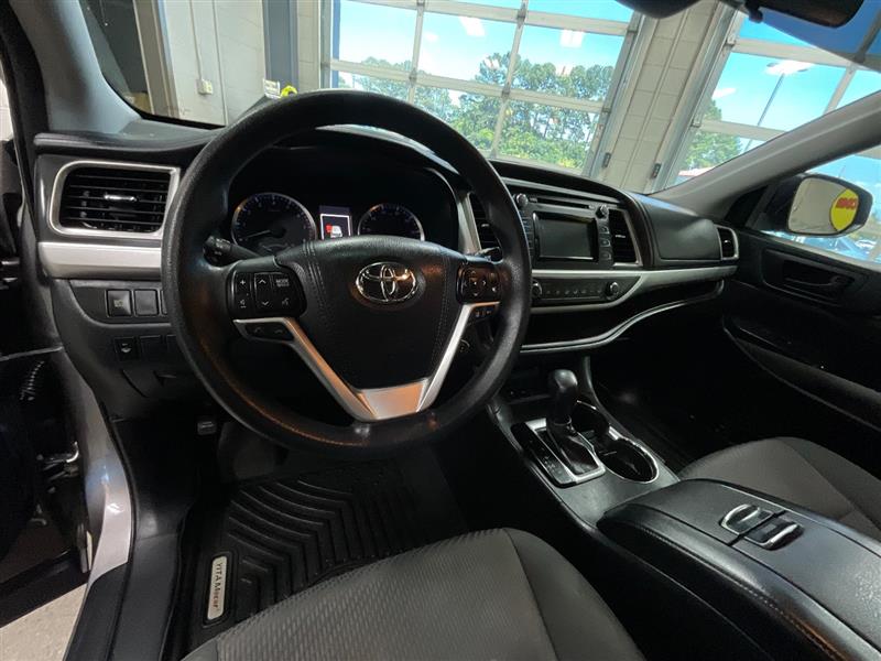 2018 TOYOTA HIGHLANDER LE