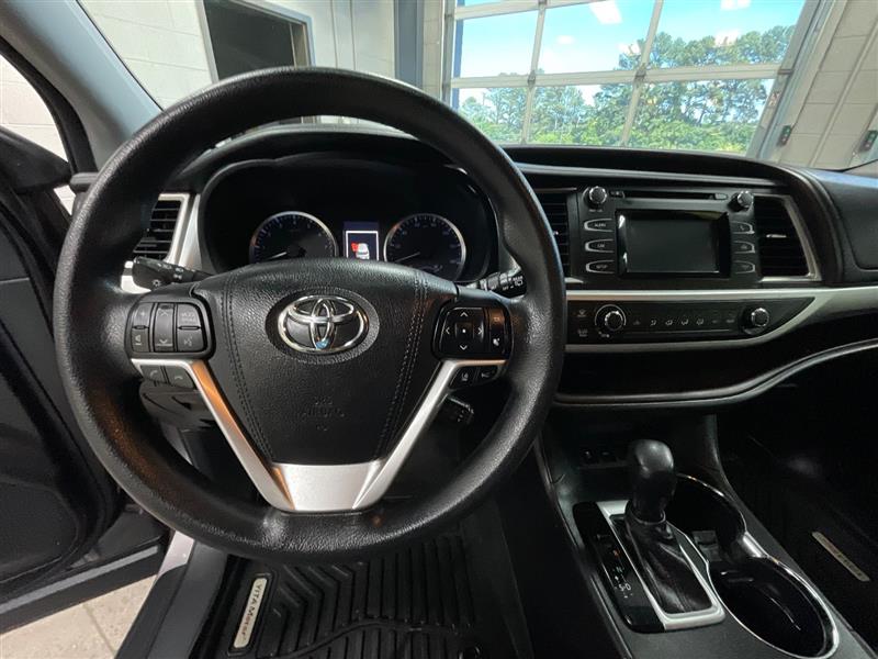 2018 TOYOTA HIGHLANDER LE