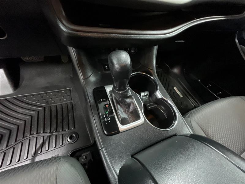 2018 TOYOTA HIGHLANDER LE
