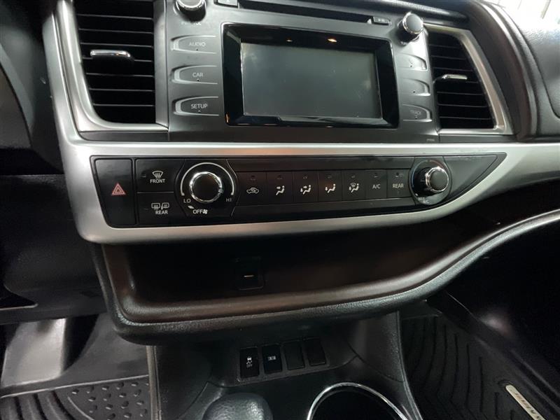 2018 TOYOTA HIGHLANDER LE