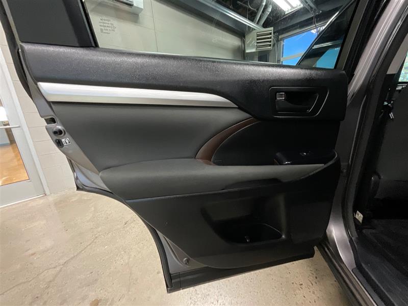 2018 TOYOTA HIGHLANDER LE