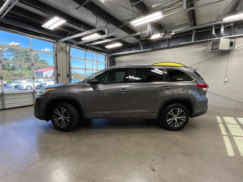 2018 TOYOTA HIGHLANDER LE