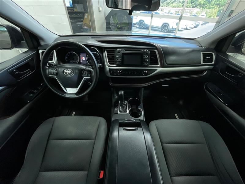 2018 TOYOTA HIGHLANDER LE