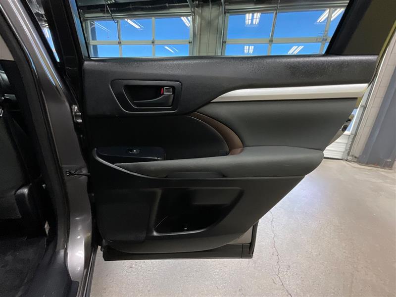 2018 TOYOTA HIGHLANDER LE
